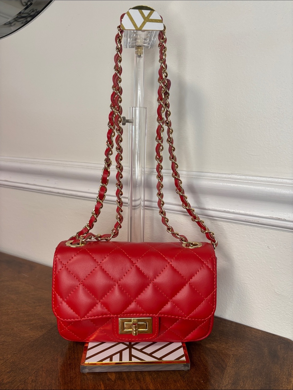 PERSAMAN NEW YORK Italian red quilted leather bag with gold chain strap - Picture 4 of 16